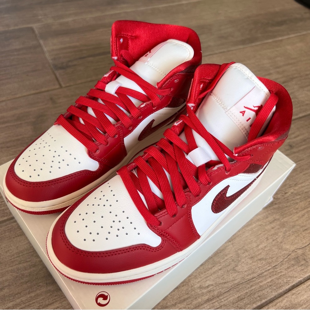 Air Jordan 1 Mid SE ( box without lid ) - Picture 1 of 10